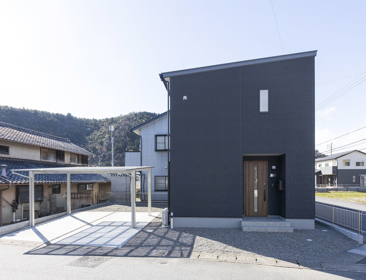 SUNSHOW 夢ハウス 岐阜・美濃加茂スタジオ 【1000万円台/20坪台】ブラックでシンプルな外観がスタイリッシュな印象を与える住まいを1000万円台で実現の建築実例画像1