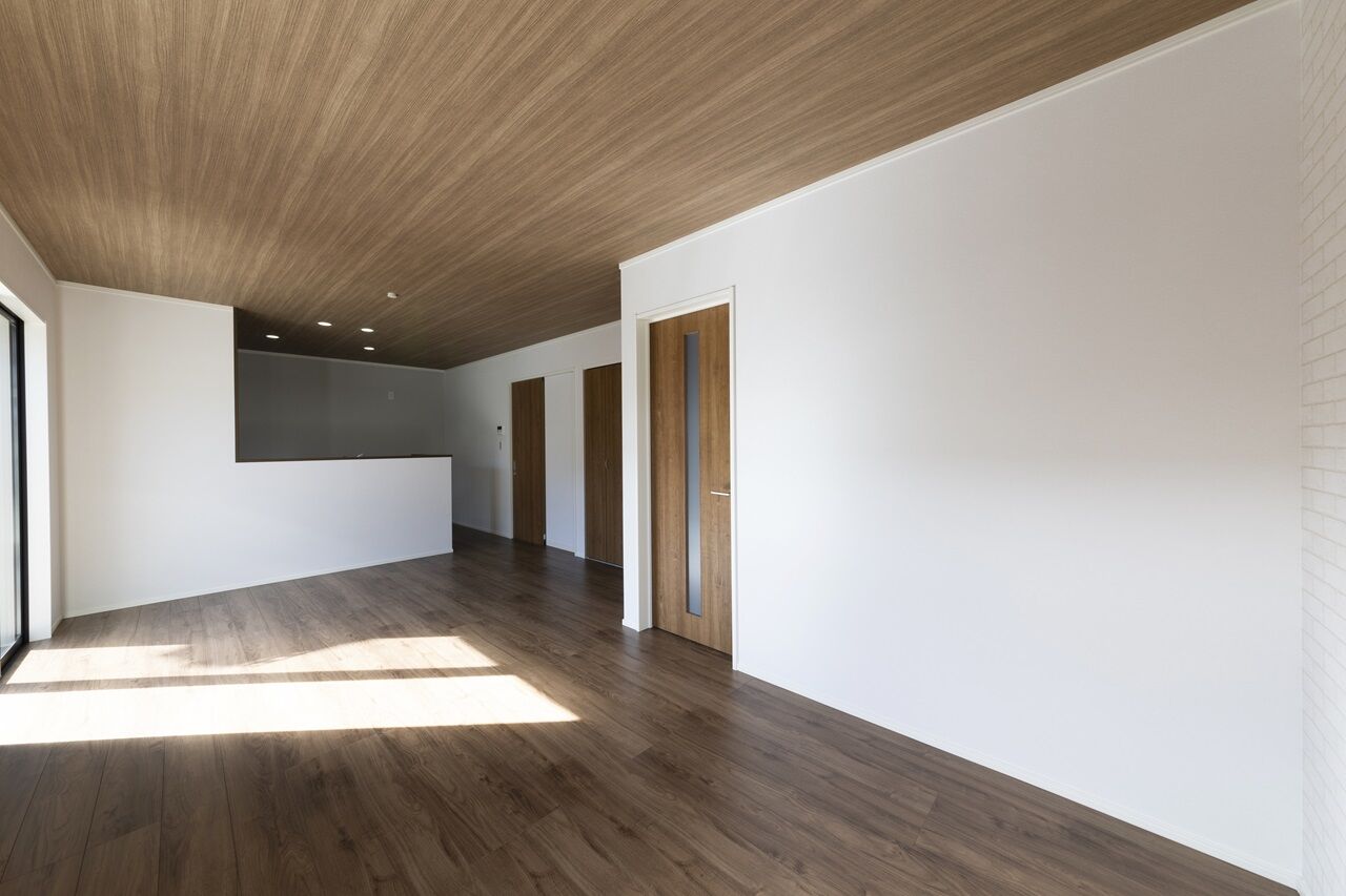 SUNSHOW 夢ハウス 岐阜・美濃加茂スタジオ 【1000万円台/20坪台】ブラックでシンプルな外観がスタイリッシュな印象を与える住まいを1000万円台で実現の建築実例画像2