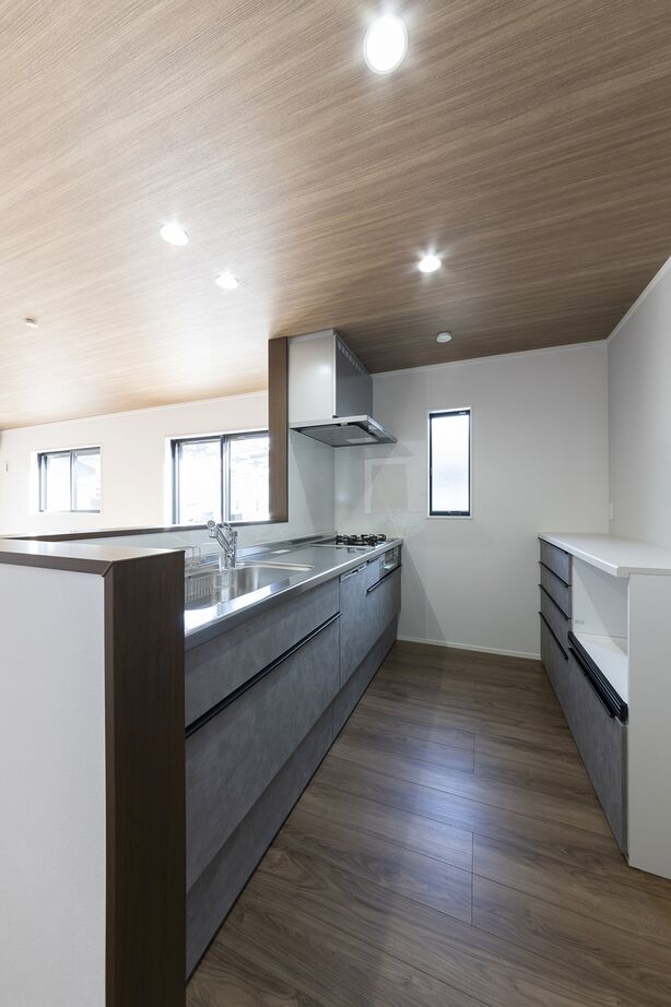 SUNSHOW 夢ハウス 岐阜・美濃加茂スタジオ 【1000万円台/20坪台】ブラックでシンプルな外観がスタイリッシュな印象を与える住まいを1000万円台で実現の建築実例画像4