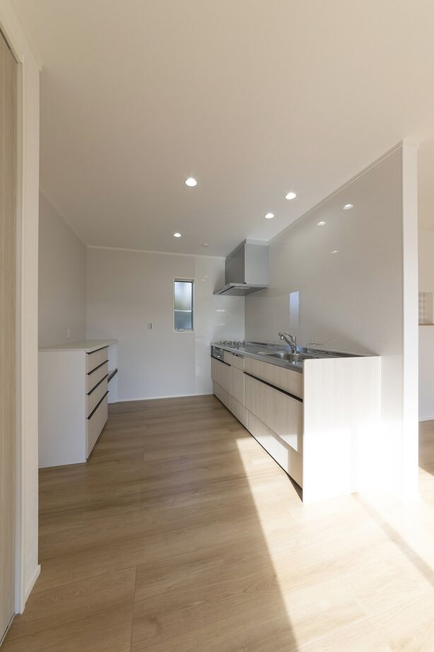 SUNSHOW 夢ハウス 岐阜・美濃加茂スタジオ 【1000万円台/20坪台/家事ラク動線】子育て世帯には嬉しい、リビングの畳コーナーでゆったりとくつろげる家の建築実例画像3