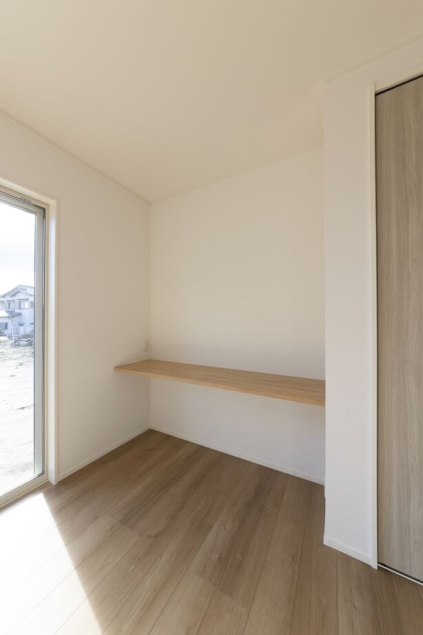 SUNSHOW 夢ハウス 岐阜・美濃加茂スタジオ 【1000万円台/20坪台/家事ラク動線】子育て世帯には嬉しい、リビングの畳コーナーでゆったりとくつろげる家の建築実例画像7