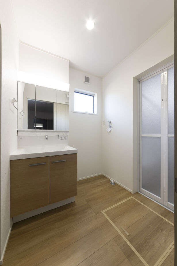 SUNSHOW 夢ハウス 岐阜・美濃加茂スタジオ 【1000万円台/20坪台/家事ラク動線】子育て世帯には嬉しい、リビングの畳コーナーでゆったりとくつろげる家の建築実例画像9