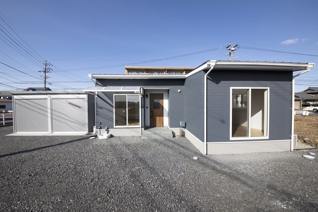 SUNSHOW 夢ハウス 岐阜・美濃加茂スタジオ 【1000万円台/20坪】お互いが気兼ねなく過ごせる居室配置がポイント。家事効率にもこだわった二世帯住宅の建築実例画像1