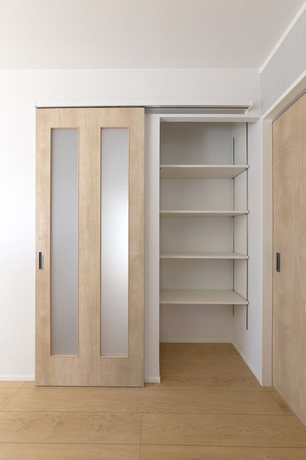 SUNSHOW 夢ハウス 岐阜・美濃加茂スタジオ 【1000万円台/20坪】お互いが気兼ねなく過ごせる居室配置がポイント。家事効率にもこだわった二世帯住宅の建築実例画像4