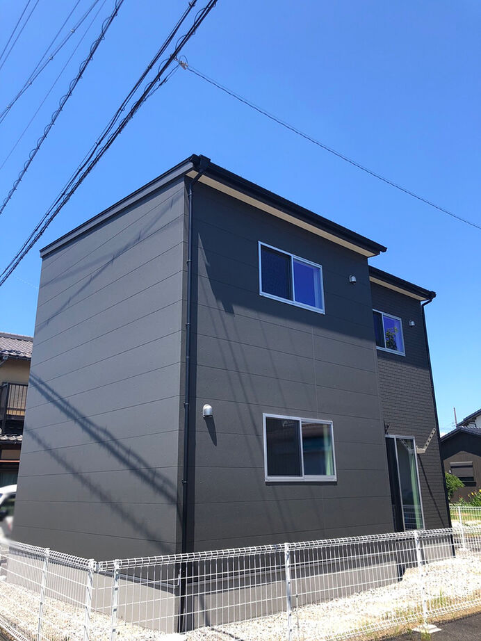 SUNSHOW 夢ハウス 岐阜・美濃加茂スタジオ 【1000万円台/20坪台】4LDK/リビングに「キッズクローク」ハイブリッド給湯器の導入で高い省エネ効果を実現の建築実例画像