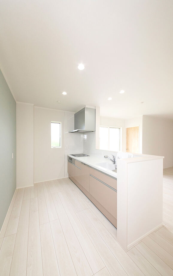 SUNSHOW 夢ハウス 岐阜・美濃加茂スタジオ 【1000万円台/20坪台/4LDK】広い庭を見渡すLDKや床暖房、防音性能を高めたゲーム部屋まで叶えた家づくりの建築実例画像3