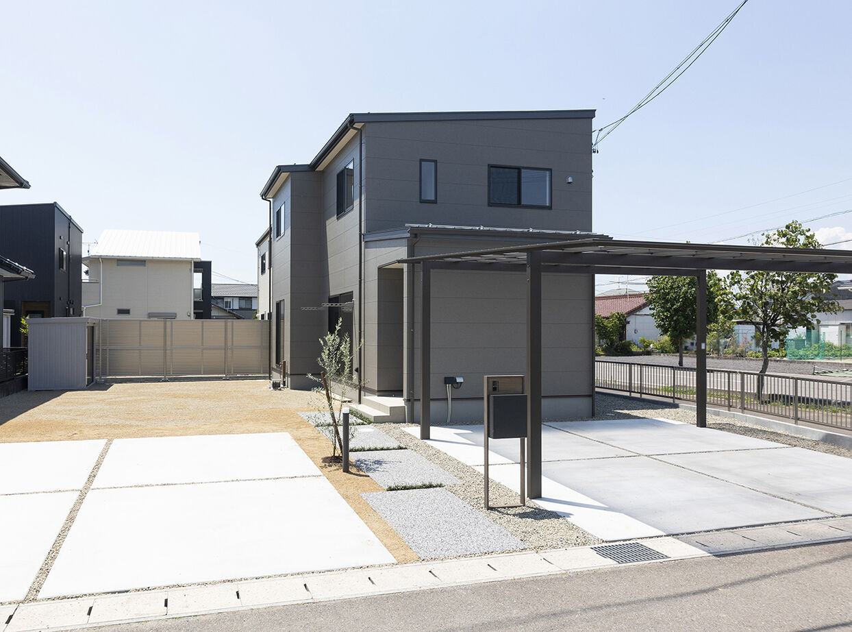 SUNSHOW 夢ハウス 岐阜・美濃加茂スタジオ 【1000万円台/30坪台/収納充実】アイランドキッチン、ピアノスペース、小上がりの畳スペースがあるLDKの建築実例画像1