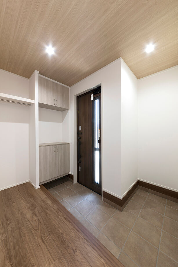 SUNSHOW 夢ハウス 岐阜・美濃加茂スタジオ 【1000万円台/30坪台/収納充実】アイランドキッチン、ピアノスペース、小上がりの畳スペースがあるLDKの建築実例画像8