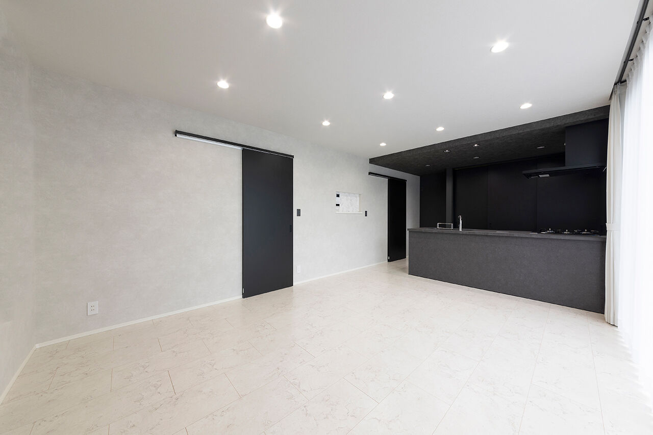 SUNSHOW 夢ハウス 岐阜・美濃加茂スタジオ 【平屋/1000万円台/21.5坪/大開口/家事ラク動線】ホテルライクでシックにカッコよくまとめた夫婦の平屋の建築実例画像2