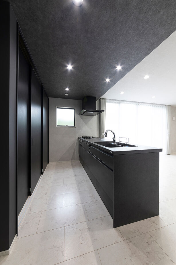 SUNSHOW 夢ハウス 岐阜・美濃加茂スタジオ 【平屋/1000万円台/21.5坪/大開口/家事ラク動線】ホテルライクでシックにカッコよくまとめた夫婦の平屋の建築実例画像4