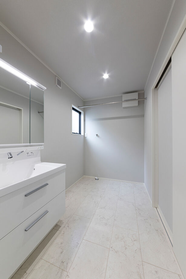 SUNSHOW 夢ハウス 岐阜・美濃加茂スタジオ 【平屋/1000万円台/21.5坪/大開口/家事ラク動線】ホテルライクでシックにカッコよくまとめた夫婦の平屋の建築実例画像9