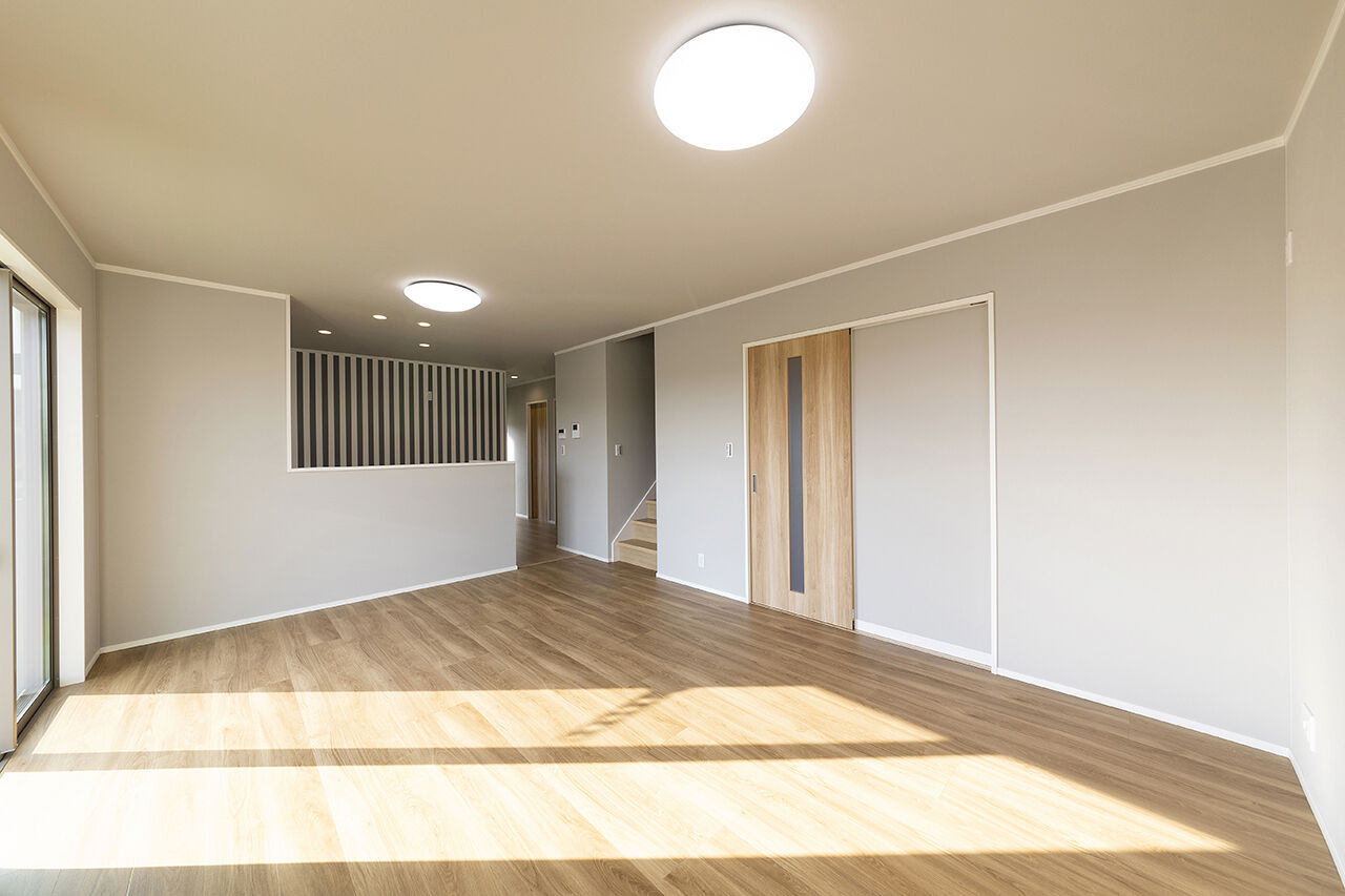 SUNSHOW 夢ハウス 岐阜・美濃加茂スタジオ 【1000万円台/20坪台/2LDK/インナーバルコニー】大型犬と暮らす、カラフルで心地よい家の建築実例画像2