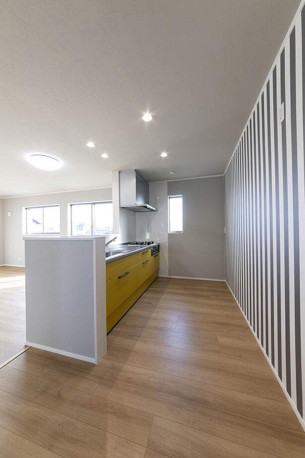 SUNSHOW 夢ハウス 岐阜・美濃加茂スタジオ 【1000万円台/20坪台/2LDK/インナーバルコニー】大型犬と暮らす、カラフルで心地よい家の建築実例画像3