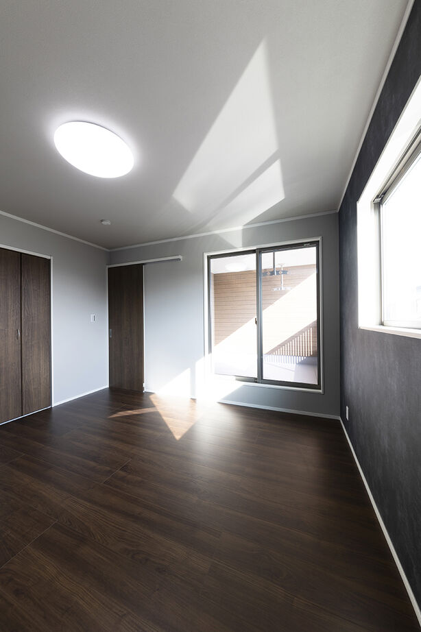 SUNSHOW 夢ハウス 岐阜・美濃加茂スタジオ 【1000万円台/20坪台/2LDK/インナーバルコニー】大型犬と暮らす、カラフルで心地よい家の建築実例画像5