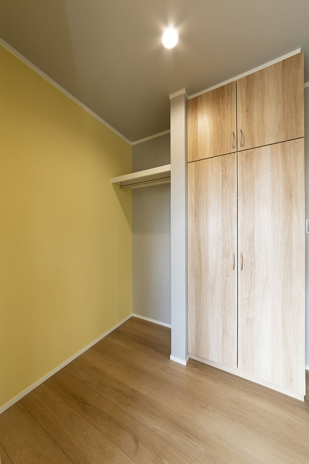 SUNSHOW 夢ハウス 岐阜・美濃加茂スタジオ 【1000万円台/20坪台/2LDK/インナーバルコニー】大型犬と暮らす、カラフルで心地よい家の建築実例画像8