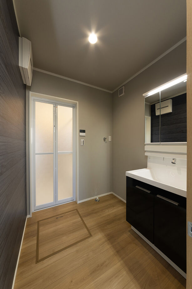 SUNSHOW 夢ハウス 岐阜・美濃加茂スタジオ 【1000万円台/20坪台/2LDK/インナーバルコニー】大型犬と暮らす、カラフルで心地よい家の建築実例画像9