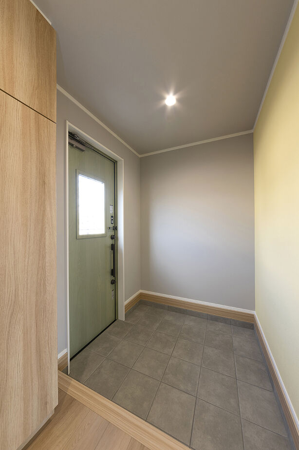 SUNSHOW 夢ハウス 岐阜・美濃加茂スタジオ 【1000万円台/20坪台/2LDK/インナーバルコニー】大型犬と暮らす、カラフルで心地よい家の建築実例画像10