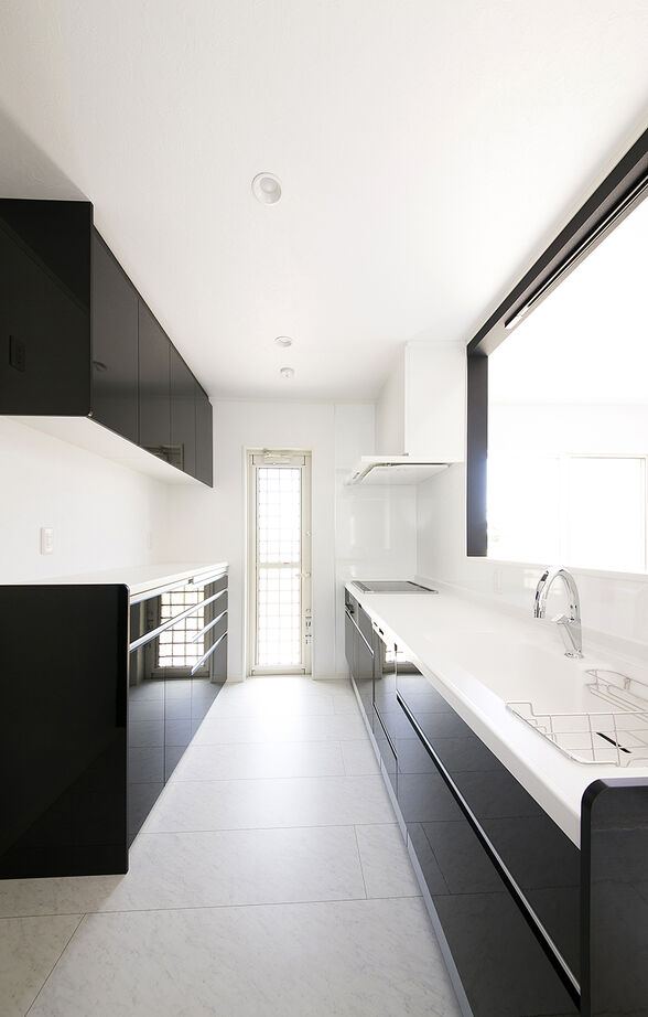 SUNSHOW 夢ハウス 岐阜・美濃加茂スタジオ 【1000万円台/20坪台/3LDK/土間収納】モノトーンの洗練空間。赤い玄関扉の家の建築実例画像3