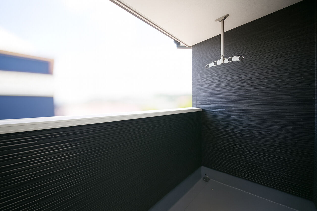 SUNSHOW 夢ハウス 岐阜・美濃加茂スタジオ 【1000万円台/20坪台/3LDK/土間収納】モノトーンの洗練空間。赤い玄関扉の家の建築実例画像5