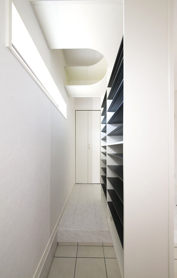 SUNSHOW 夢ハウス 岐阜・美濃加茂スタジオ 【1000万円台/20坪台/3LDK/土間収納】モノトーンの洗練空間。赤い玄関扉の家の建築実例画像10