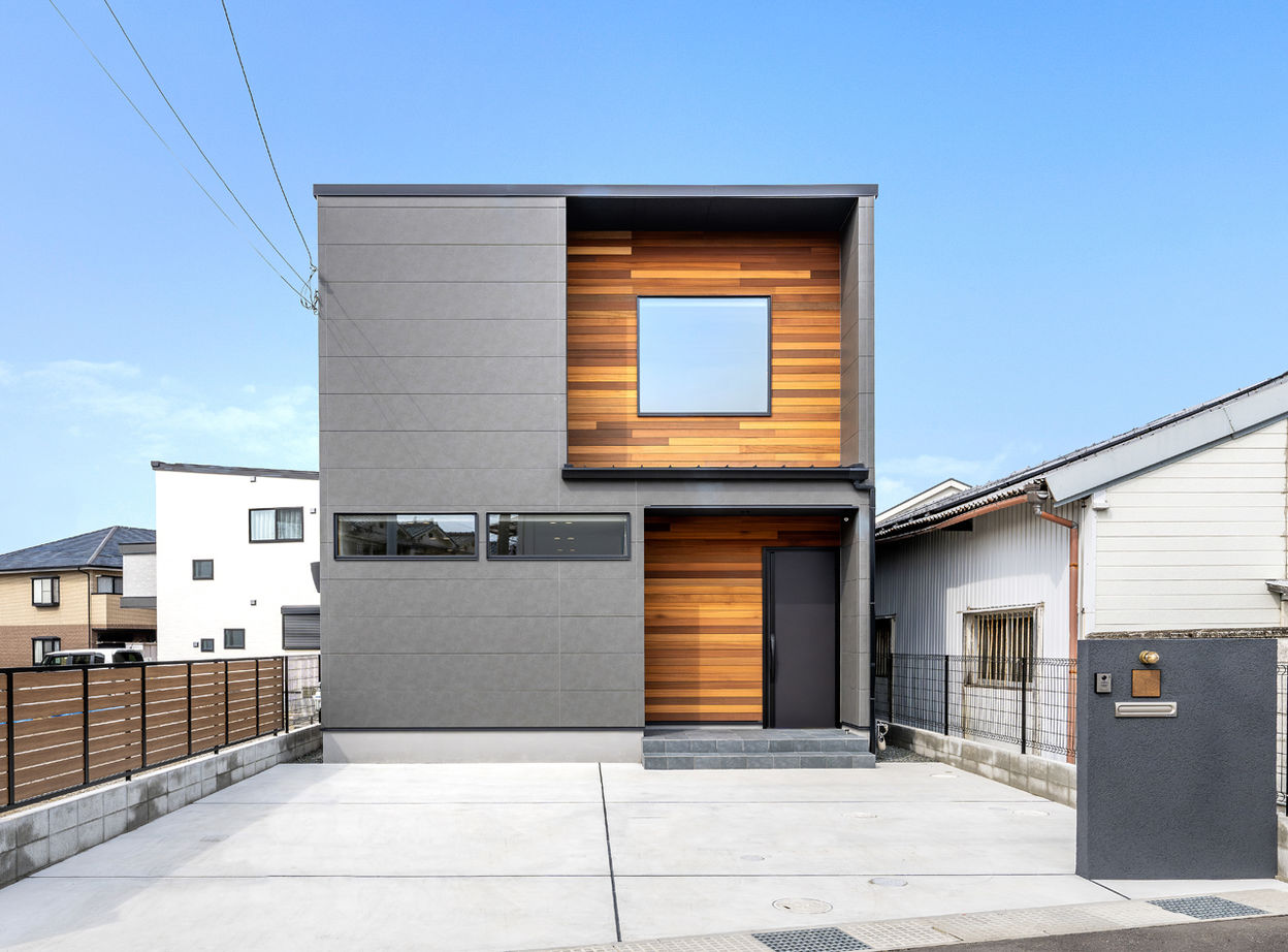 アーキテクト/一級建築士事務所 【大阪府泉佐野市/2000万円台/間取り図掲載】玄関の鉄骨階段が映える家。広々LDKで家族5人がゆったりとの建築実例画像