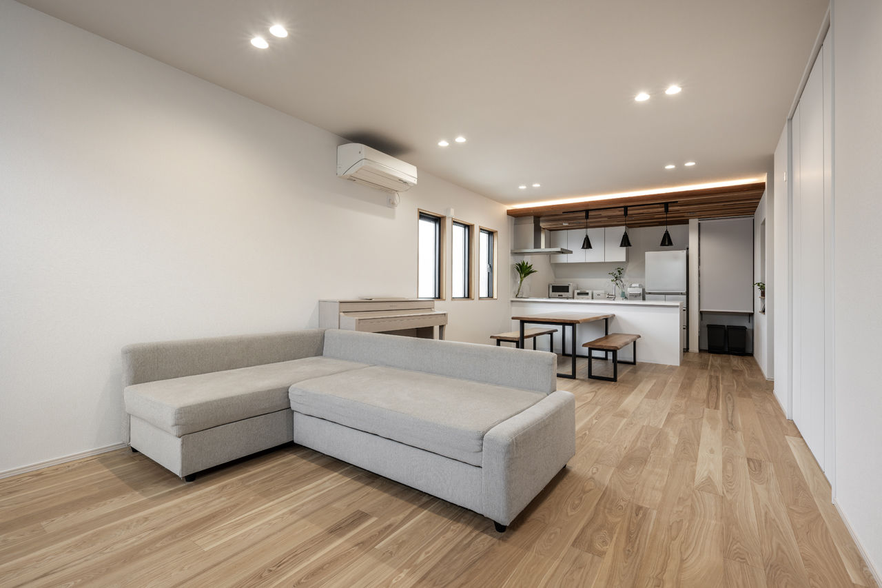 アーキテクト/一級建築士事務所 【大阪府泉佐野市/2000万円台/間取り図掲載】玄関の鉄骨階段が映える家。広々LDKで家族5人がゆったりとの建築実例画像4