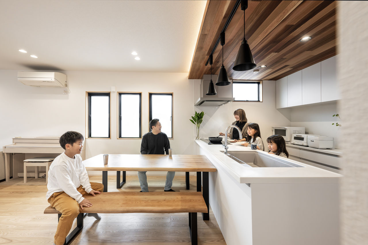 アーキテクト/一級建築士事務所 【大阪府泉佐野市/2000万円台/間取り図掲載】玄関の鉄骨階段が映える家。広々LDKで家族5人がゆったりとの建築実例画像6