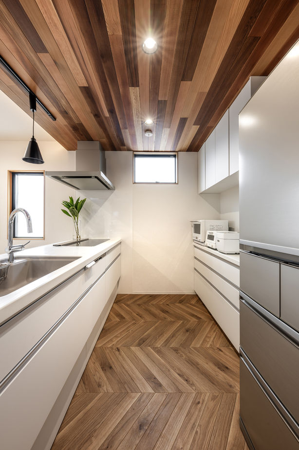 アーキテクト/一級建築士事務所 【大阪府泉佐野市/2000万円台/間取り図掲載】玄関の鉄骨階段が映える家。広々LDKで家族5人がゆったりとの建築実例画像7