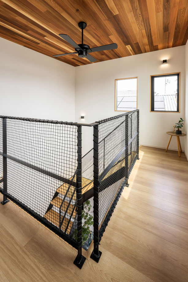 アーキテクト/一級建築士事務所 【大阪府泉佐野市/2000万円台/間取り図掲載】玄関の鉄骨階段が映える家。広々LDKで家族5人がゆったりとの建築実例画像8