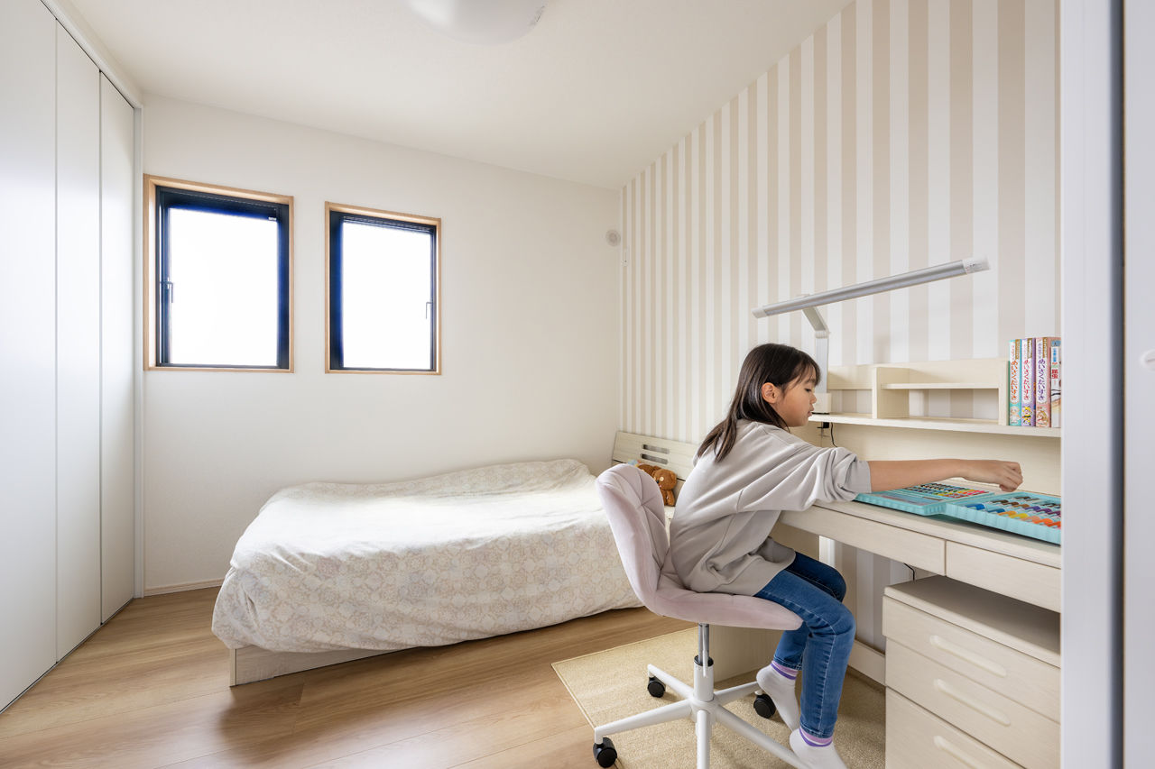 アーキテクト/一級建築士事務所 【大阪府泉佐野市/2000万円台/間取り図掲載】玄関の鉄骨階段が映える家。広々LDKで家族5人がゆったりとの建築実例画像9