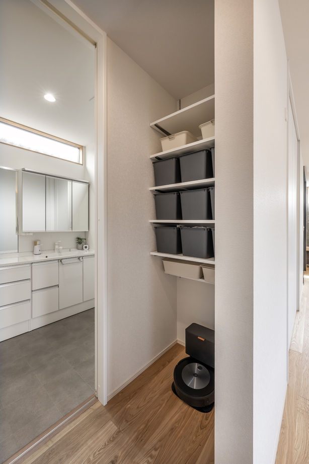 アーキテクト/一級建築士事務所 【大阪府泉佐野市/2000万円台/間取り図掲載】玄関の鉄骨階段が映える家。広々LDKで家族5人がゆったりとの建築実例画像10