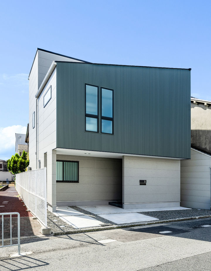 アーキテクト/一級建築士事務所 【大阪府堺市/2000万円台/敷地30坪/間取り図掲載/ZEH】2階LDKに家族が集う家。ルーフバルコニーで開放感をの建築実例画像2