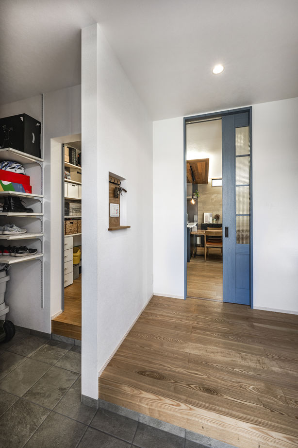 アーキテクト/一級建築士事務所 【大阪府泉佐野市/2000万円台/間取り図掲載】ネイビーを基調にデザイン性を追求。回遊動線で快適にの建築実例画像3