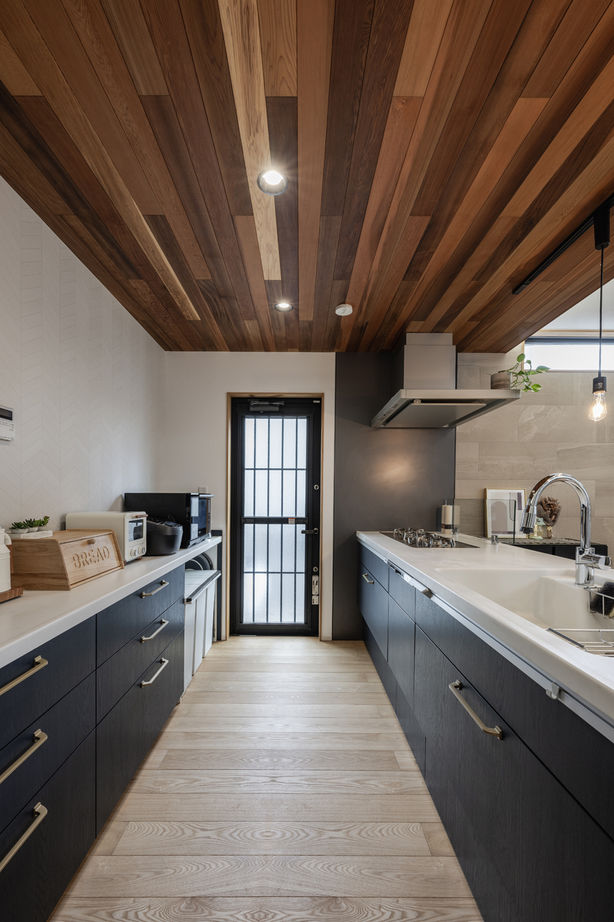 アーキテクト/一級建築士事務所 【大阪府泉佐野市/2000万円台/間取り図掲載】ネイビーを基調にデザイン性を追求。回遊動線で快適にの建築実例画像5