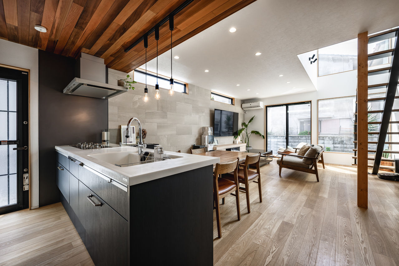 アーキテクト/一級建築士事務所 【大阪府泉佐野市/2000万円台/間取り図掲載】ネイビーを基調にデザイン性を追求。回遊動線で快適にの建築実例画像6