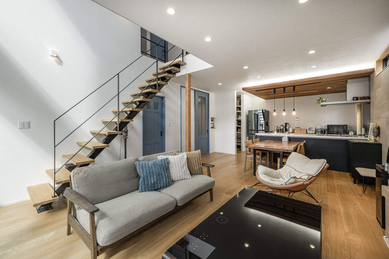 アーキテクト/一級建築士事務所 【大阪府泉佐野市/2000万円台/間取り図掲載】ネイビーを基調にデザイン性を追求。回遊動線で快適にの建築実例画像8