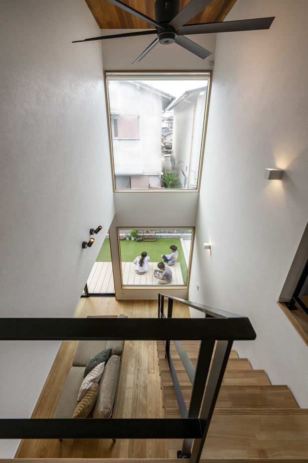 アーキテクト/一級建築士事務所 【大阪府泉佐野市/2000万円台/間取り図掲載】ネイビーを基調にデザイン性を追求。回遊動線で快適にの建築実例画像10