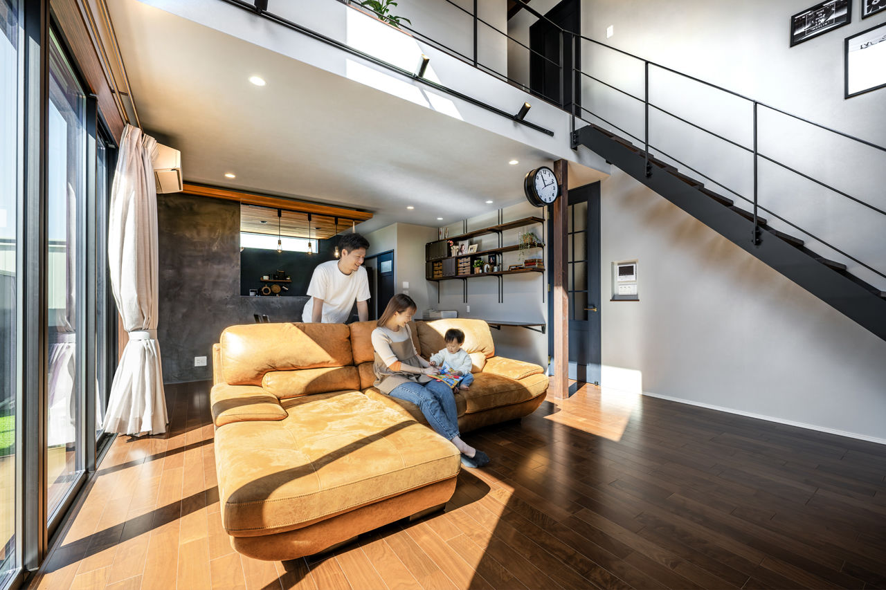 アーキテクト/一級建築士事務所 【大阪府泉佐野市/2000万円台/間取り図掲載】スタイリッシュなフレームハウス。大胆な吹抜けが家族をつなぐの建築実例画像2