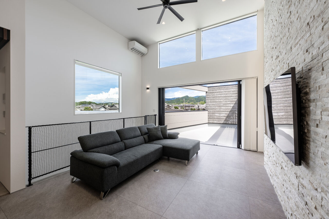 アーキテクト/一級建築士事務所 【大阪府泉佐野市/間取り図掲載】上質なタイル張りに片持ち階段。ホテルライクな快適空間はこだわりの結晶の建築実例画像4