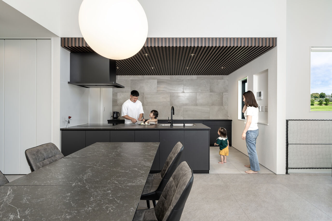 アーキテクト/一級建築士事務所 【大阪府泉佐野市/間取り図掲載】上質なタイル張りに片持ち階段。ホテルライクな快適空間はこだわりの結晶の建築実例画像6