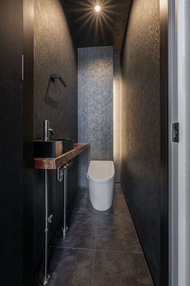 アーキテクト/一級建築士事務所 【大阪府泉佐野市/間取り図掲載】上質なタイル張りに片持ち階段。ホテルライクな快適空間はこだわりの結晶の建築実例画像10