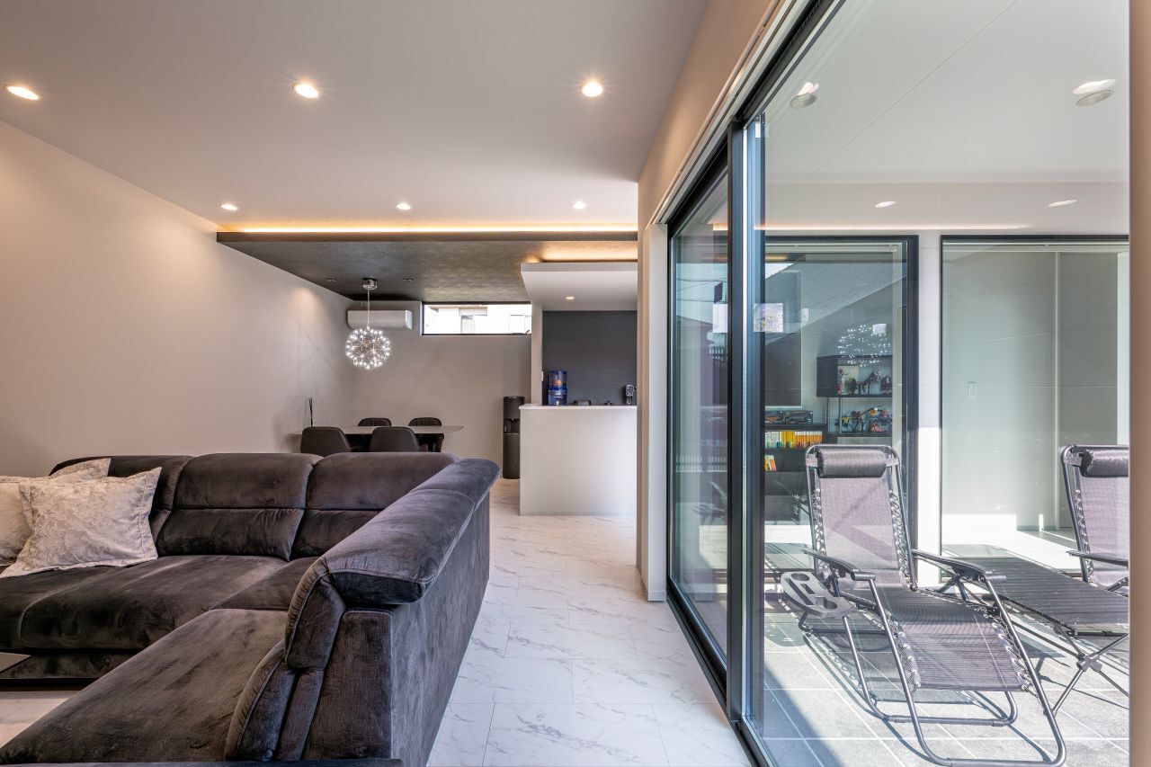 アーキテクト/一級建築士事務所 【橋本市/ホテルライク/平屋/中庭/BBQ/2000万円台/間取り図】コの字型「ワンちゃんファースト」の住まいの建築実例画像