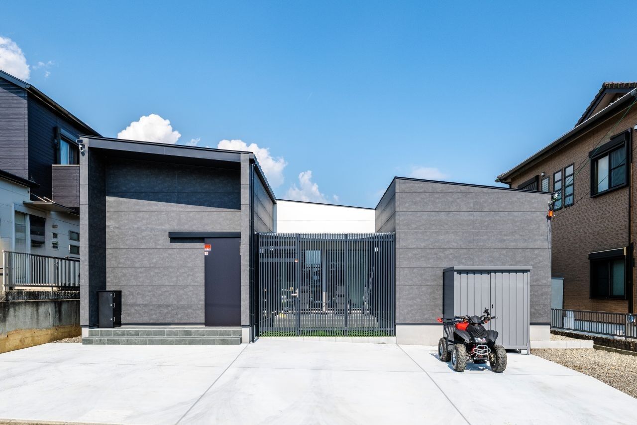 アーキテクト/一級建築士事務所 【橋本市/ホテルライク/平屋/中庭/BBQ/2000万円台/間取り図】コの字型「ワンちゃんファースト」の住まいの建築実例画像2