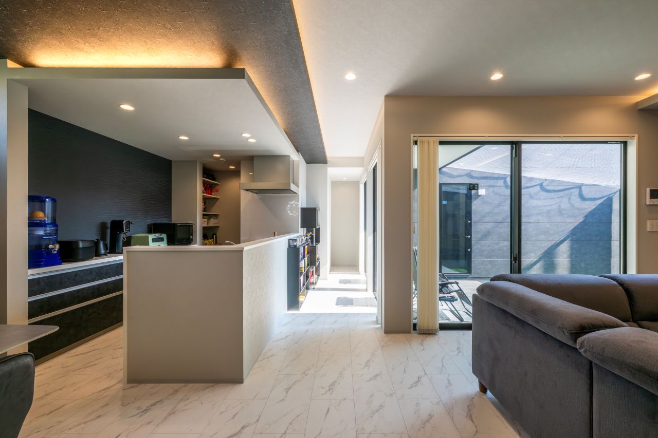 アーキテクト/一級建築士事務所 【橋本市/ホテルライク/平屋/中庭/BBQ/2000万円台/間取り図】コの字型「ワンちゃんファースト」の住まいの建築実例画像4