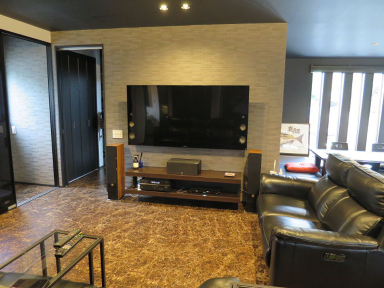 門間工務店 【埼玉県/2000万円台/47坪/モダン】生活感を感じさせない非日常を楽しむ。洗練されたモノトーンシックな家の建築実例画像2