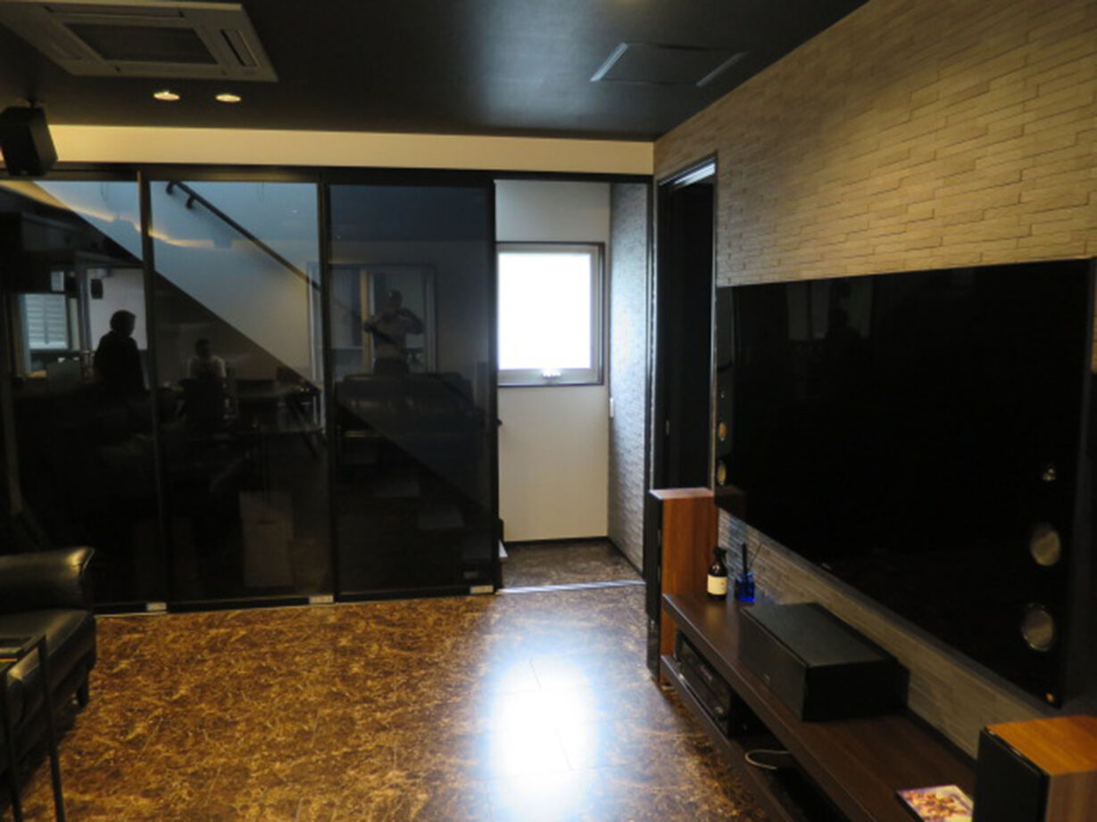 門間工務店 【埼玉県/2000万円台/47坪/モダン】生活感を感じさせない非日常を楽しむ。洗練されたモノトーンシックな家の建築実例画像3