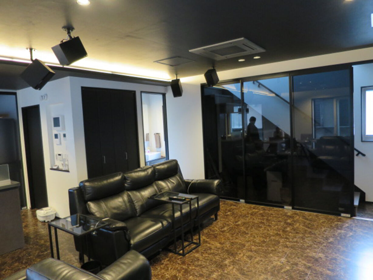 門間工務店 【埼玉県/2000万円台/47坪/モダン】生活感を感じさせない非日常を楽しむ。洗練されたモノトーンシックな家の建築実例画像4