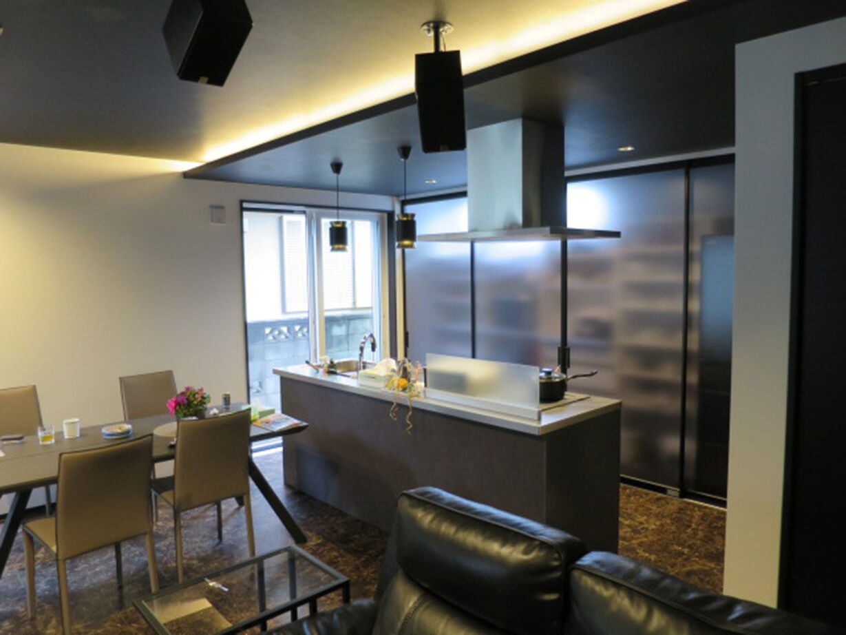 門間工務店 【埼玉県/2000万円台/47坪/モダン】生活感を感じさせない非日常を楽しむ。洗練されたモノトーンシックな家の建築実例画像5