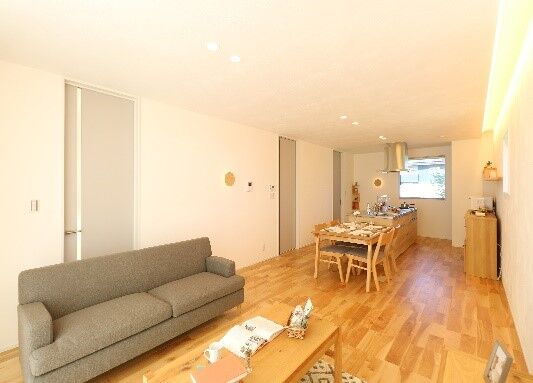 ヤマカ木材　オンリーホーム 【2000万円台/北欧風/おしゃれ空間/2階建て/30坪台/3LDK/間取り図】白を基調とした北欧スタイルの家の建築実例画像2