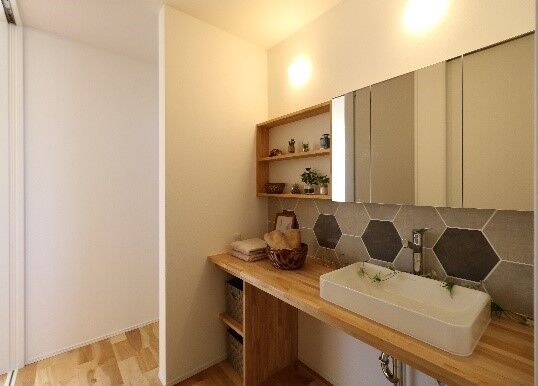 ヤマカ木材　オンリーホーム 【2000万円台/北欧風/おしゃれ空間/2階建て/30坪台/3LDK/間取り図】白を基調とした北欧スタイルの家の建築実例画像3